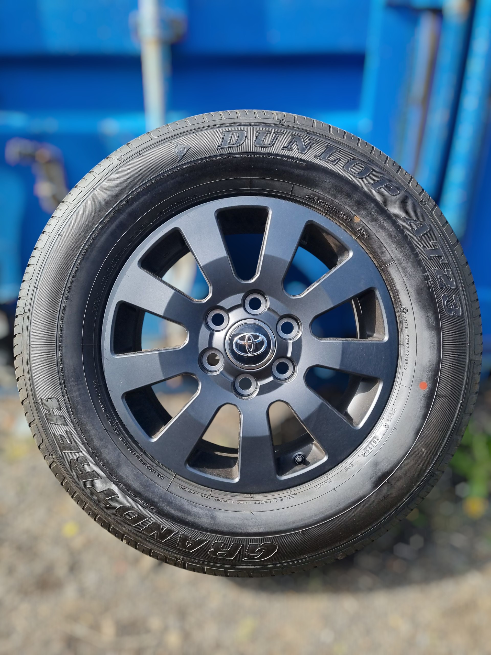 Dunlop Grand Trek 265/65R18 / LC250 felgur