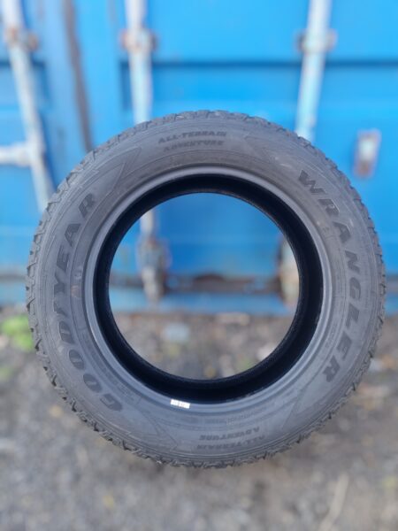 Goodyear Wrangler AT 255/60R20